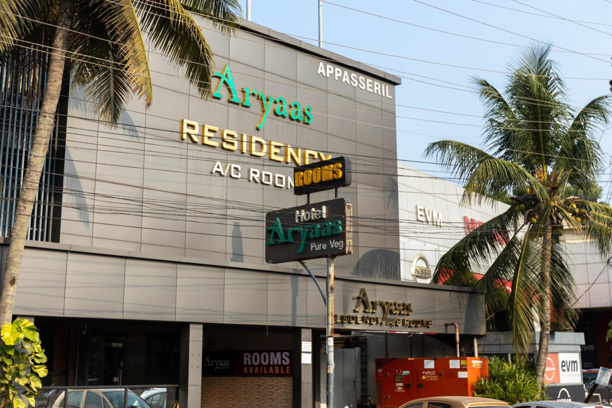 Aryaas Residency Nettoor Hotel Kochi Buitenkant foto